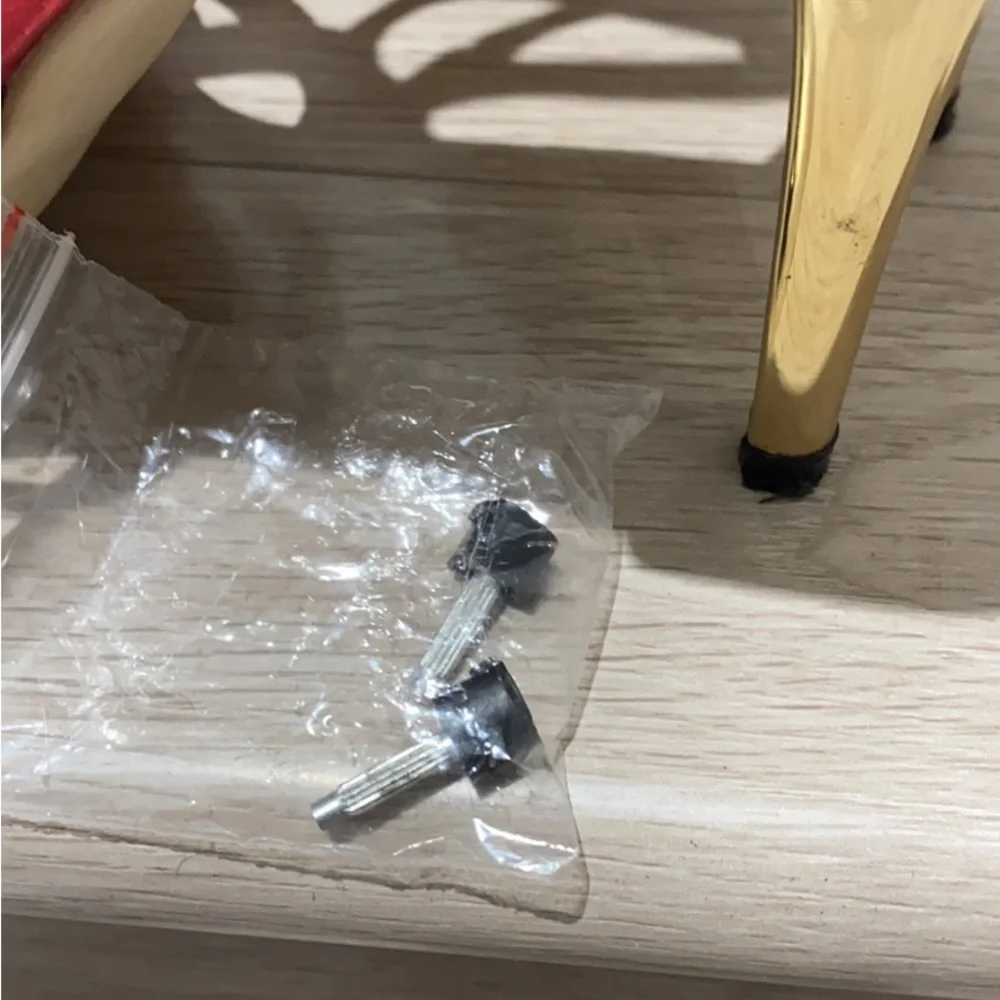 Red Heels - Picture 5 of 5